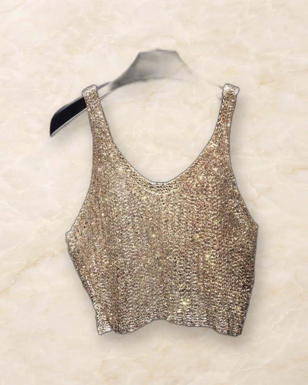 Blusa dorada tejida con lentejuelas
