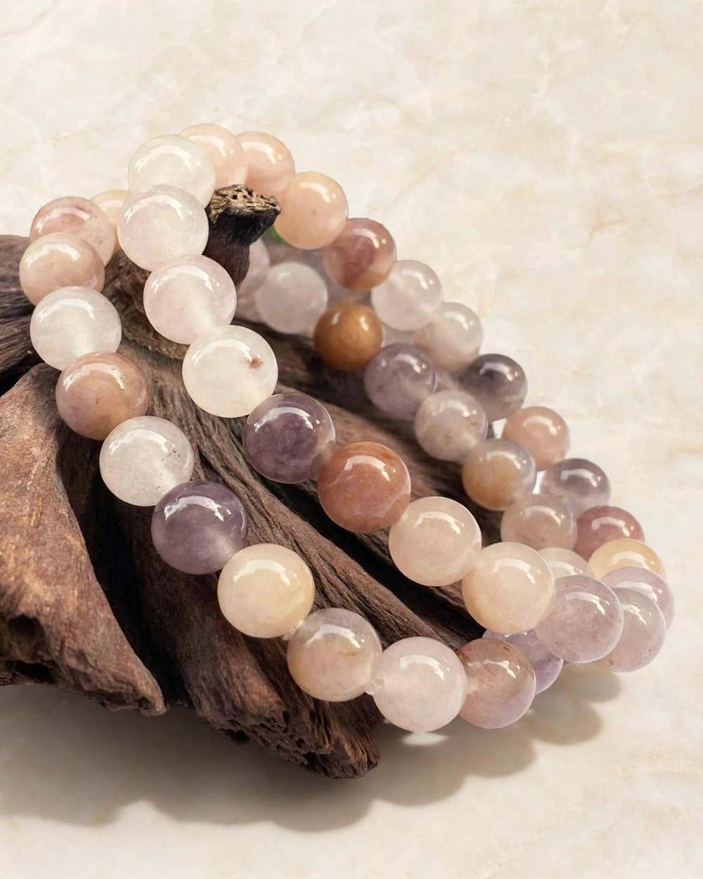 Pulseras elásticas de cuentas en tonos rosa pálido, gris y lavanda